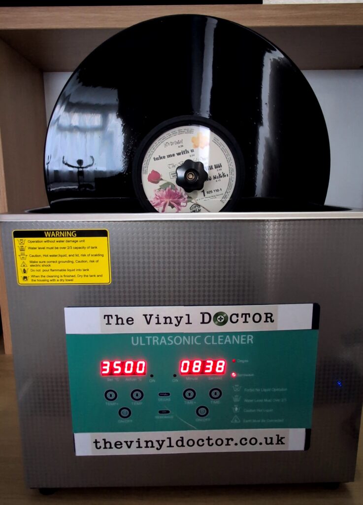 Ultrasonic record cleaning with vinyl records rotating in the 6 litre bath.